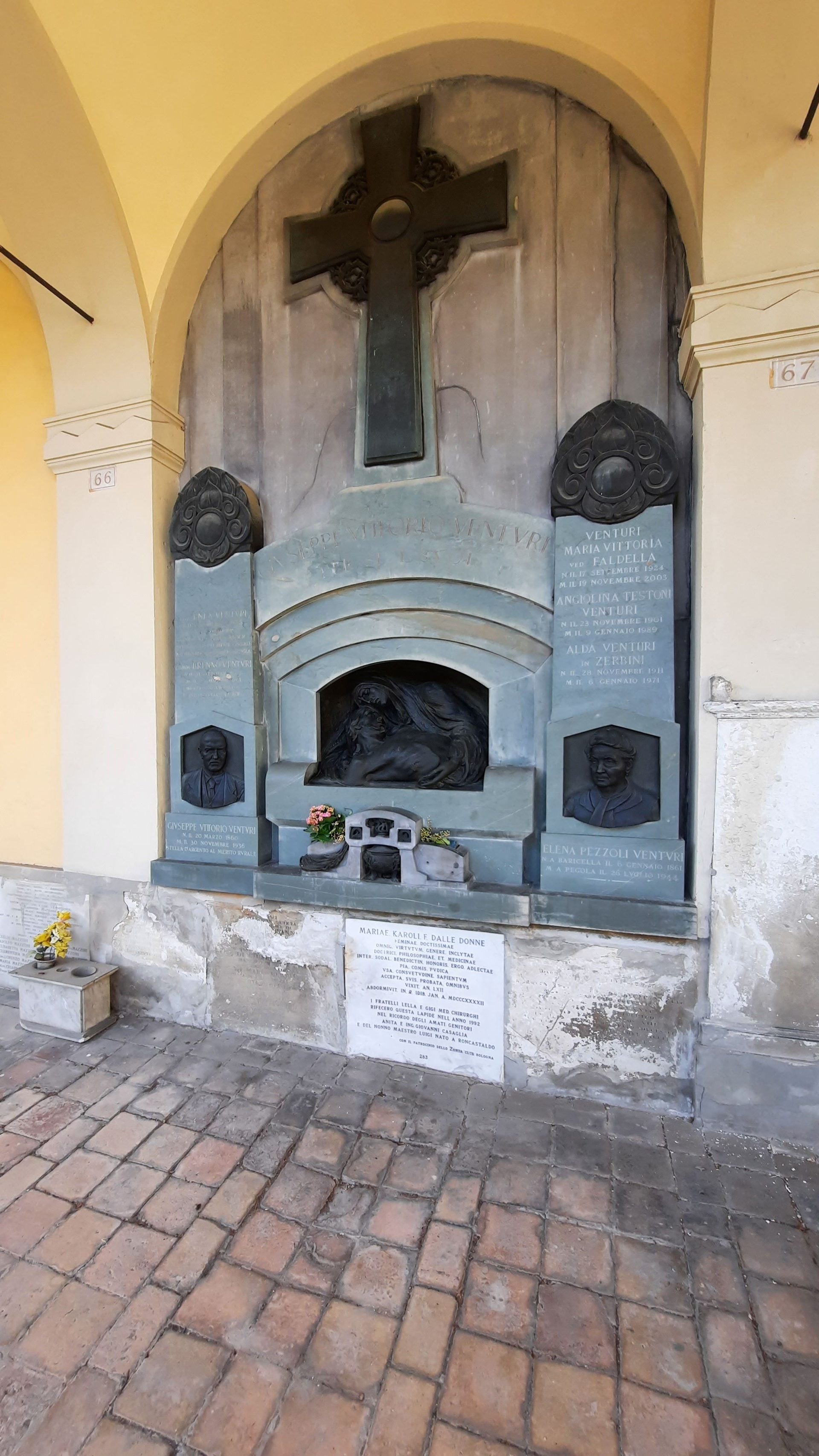 Maria Dalle Donne's tomb (2023) by Luca Borghi - 01b.jpg